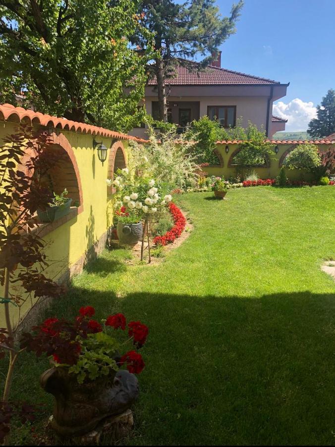 Lux Garden Home D Kumanovo Exterior foto